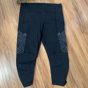 ~lululemon athletica Black Geometric Leggings~